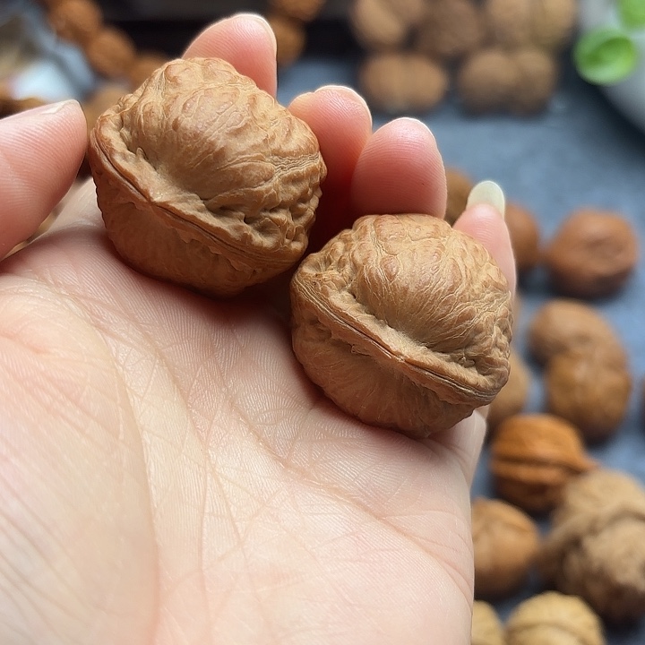 文玩核桃把件?****棒野生小核桃秋子手捻1857