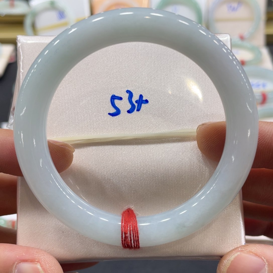 翡翠手镯未镶嵌翡翠手镯