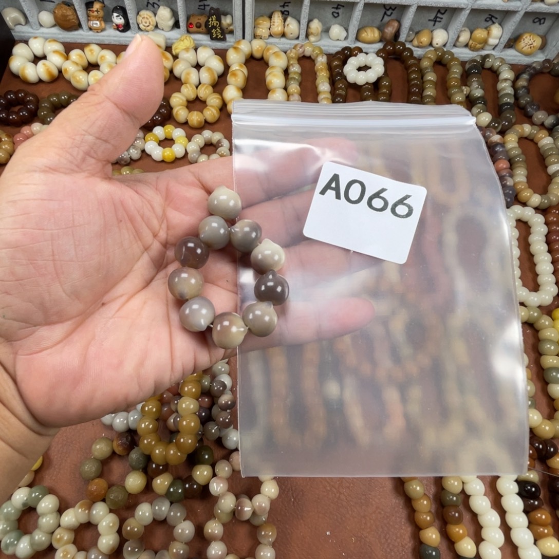 S***Y吊坠菩提根/象牙果