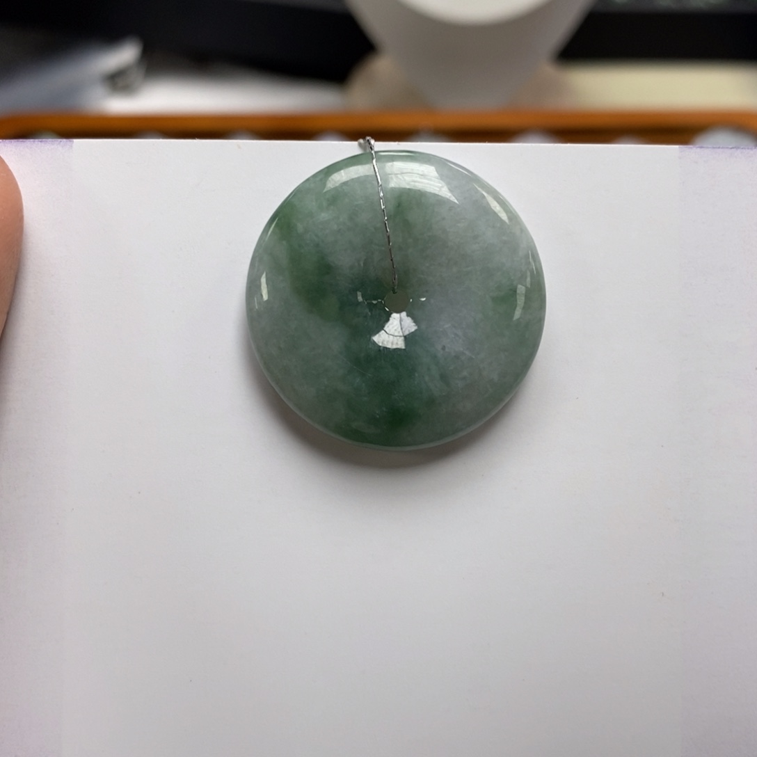 翡翠颈饰未镶嵌平安扣