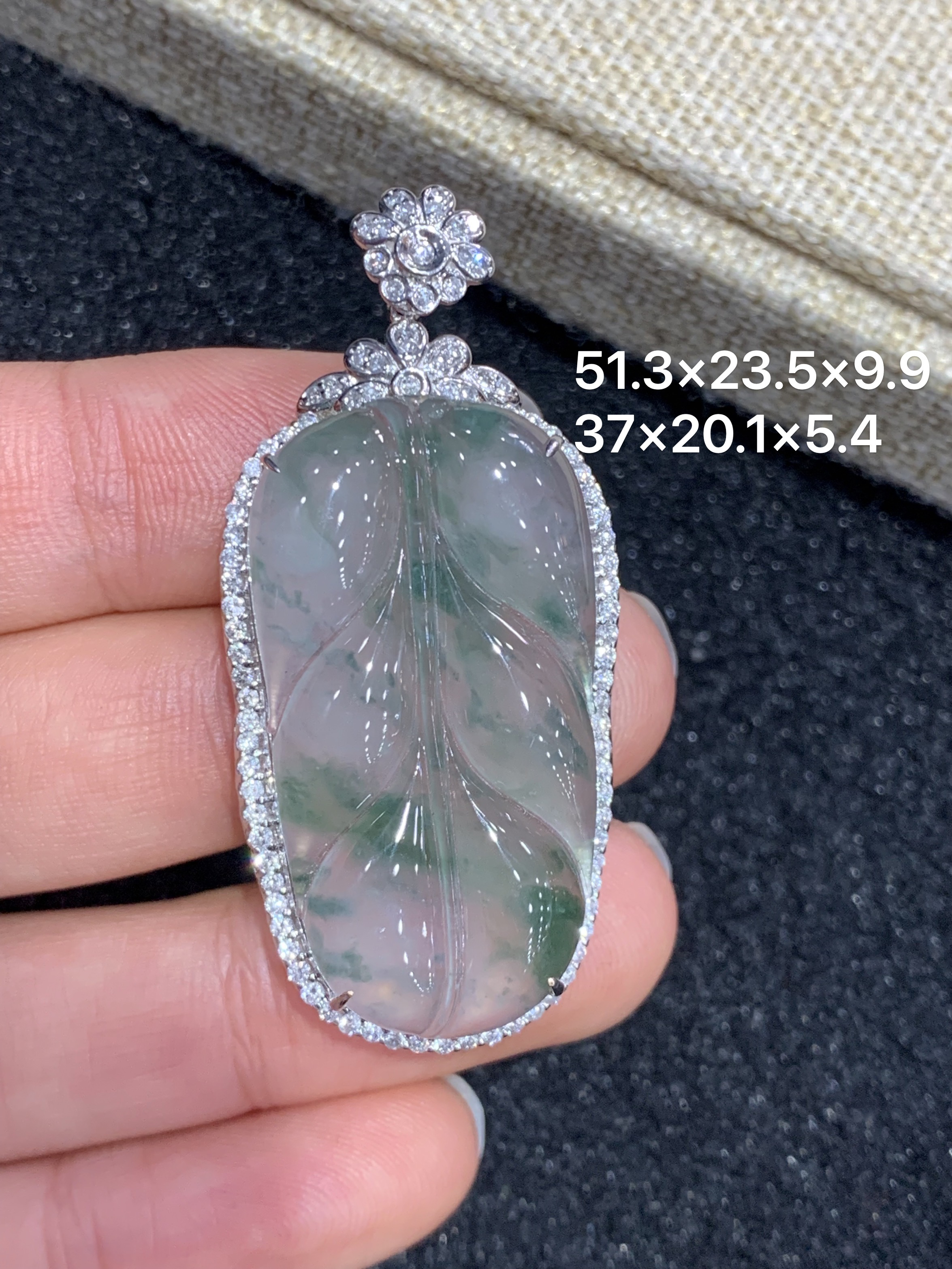 18K金镶嵌天然缅甸翡翠冰种飘花树叶