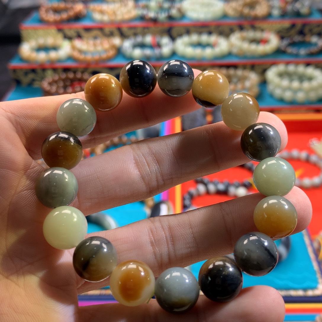 Y***0未镶嵌手链和田玉（糖玉）