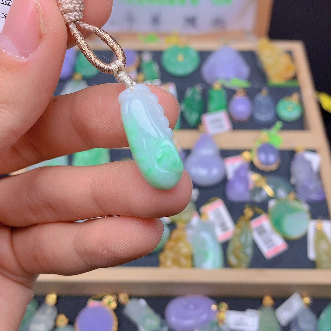 翡翠颈饰未镶嵌翡翠