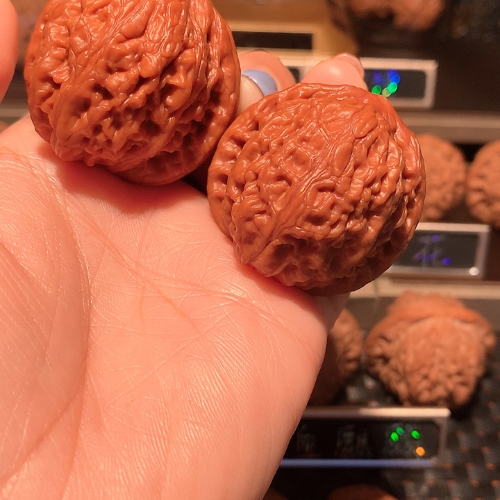 刘*文玩，核桃把件御尊