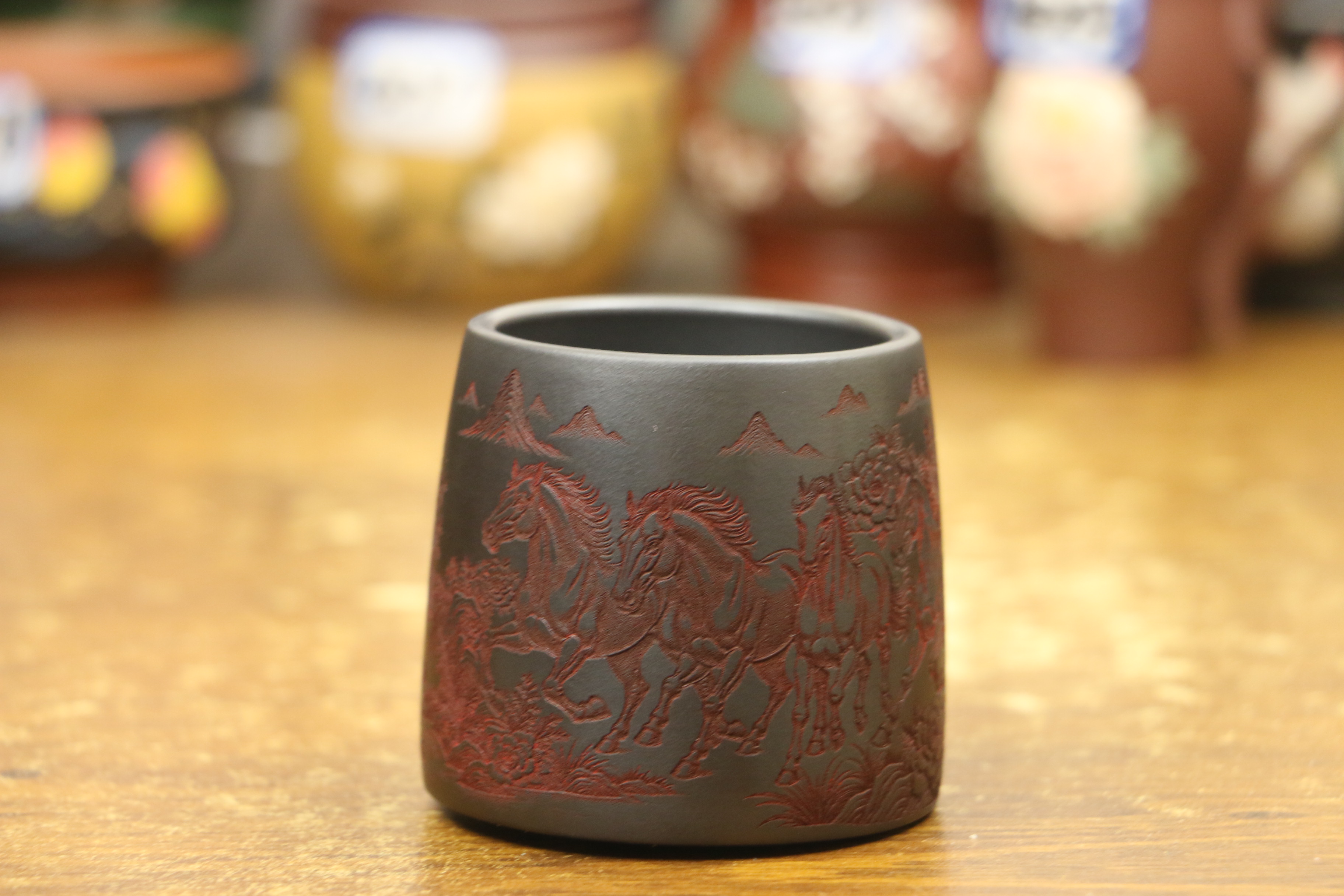 5367宜兴石黄泥刻绘马到成功主人杯容量120毫升