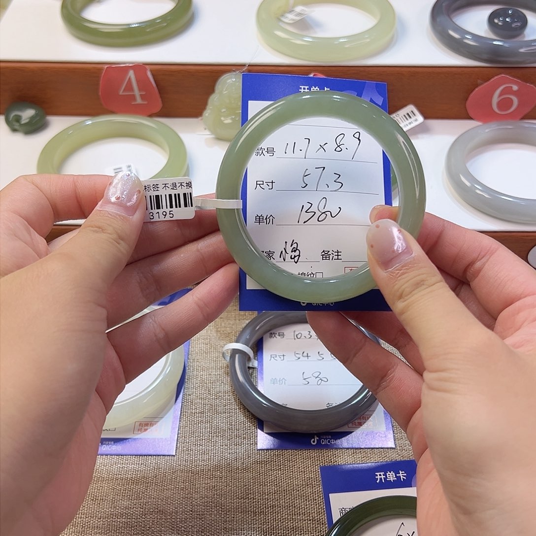 未镶嵌手镯和田玉小**信