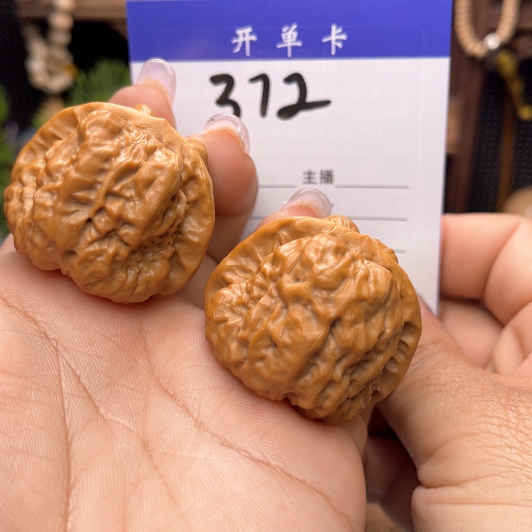 文玩核桃吊坠蛤蟆头。边37。肚38。丹。