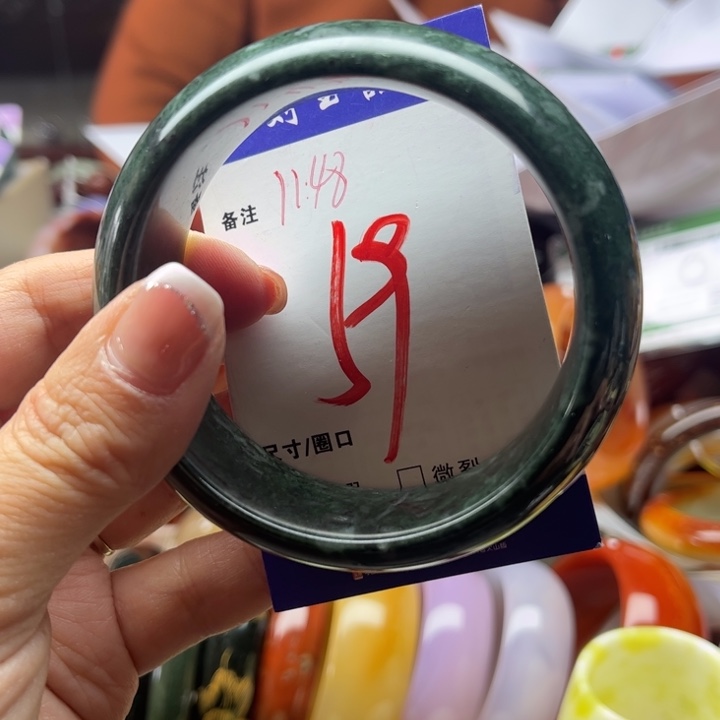 蛇纹石玉手镯未镶嵌