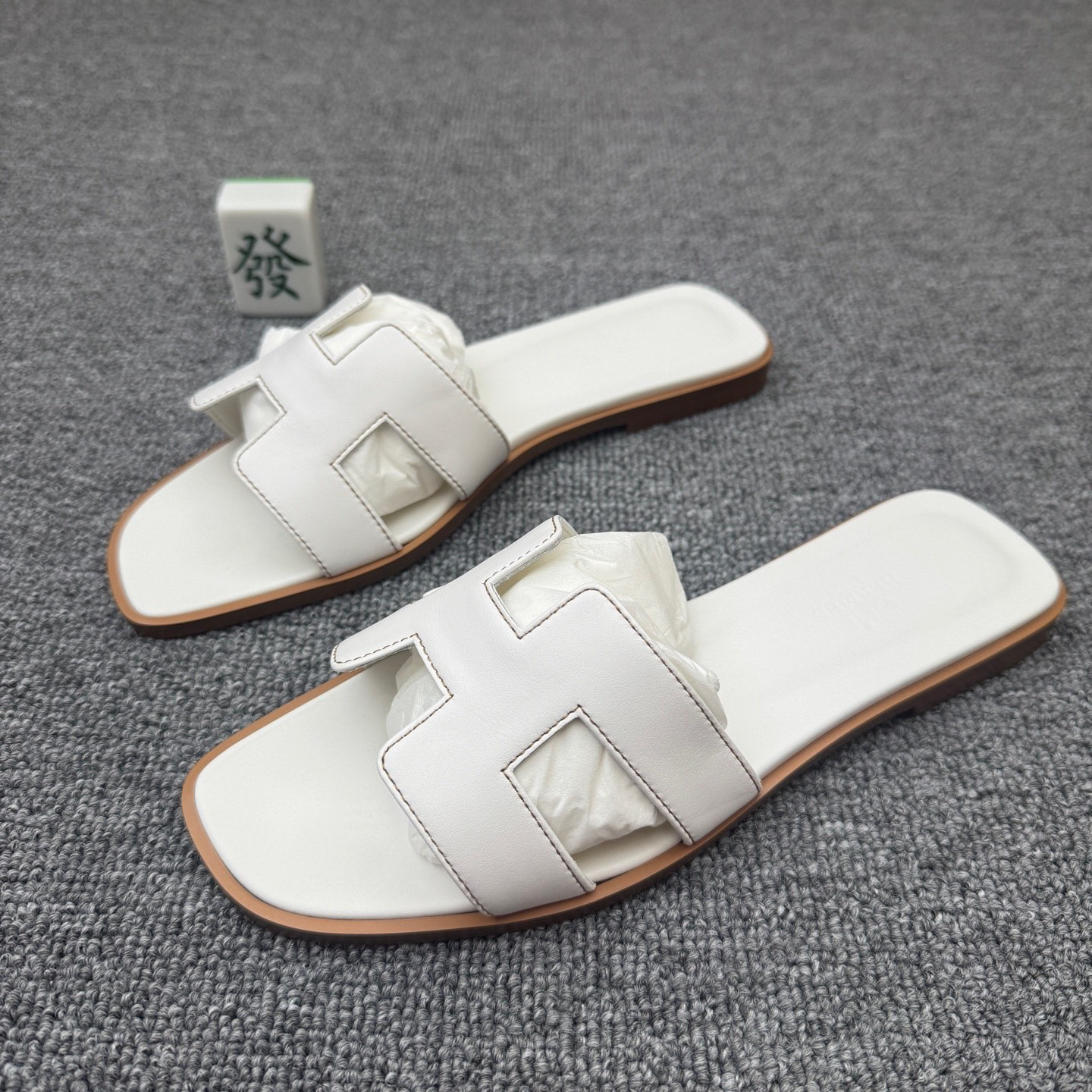 未使用 Hermes/爱马仕 Oran 简约H一字拖鞋 女款 白色 38码/3232