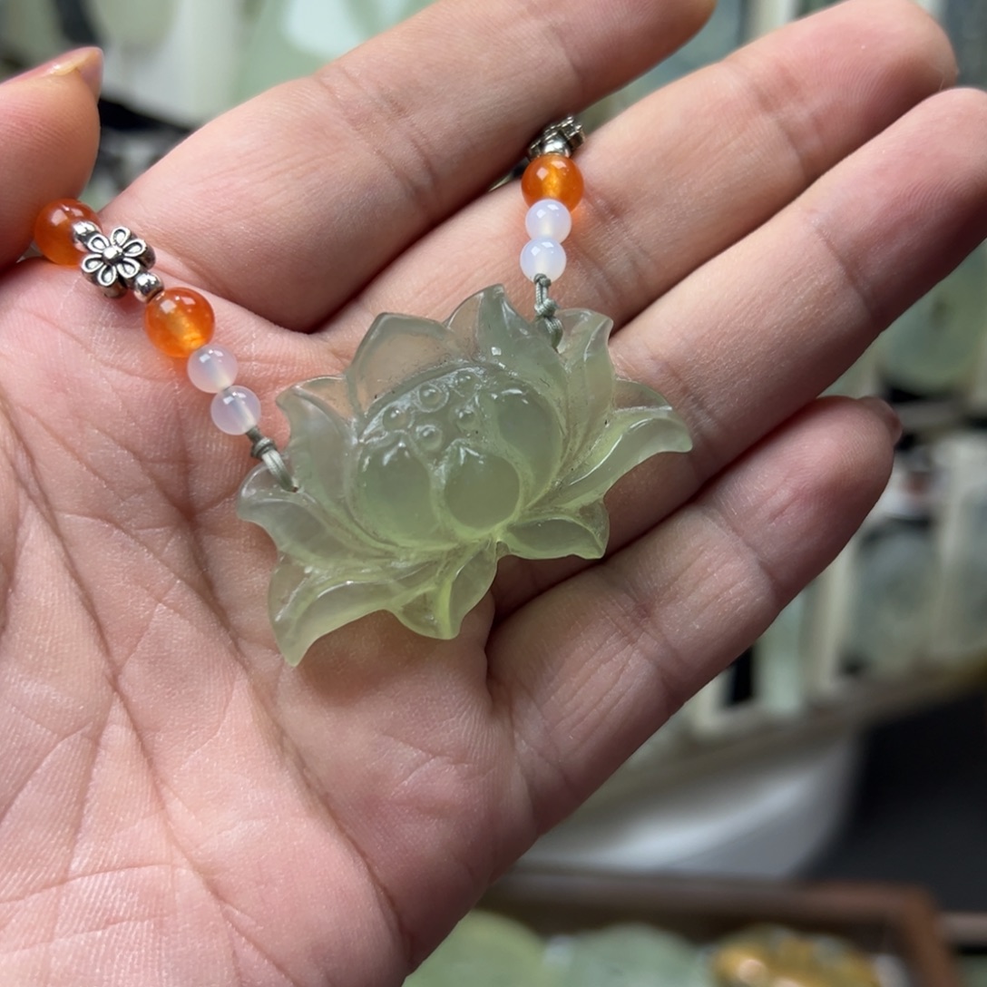 蛇纹石玉未镶嵌颈饰