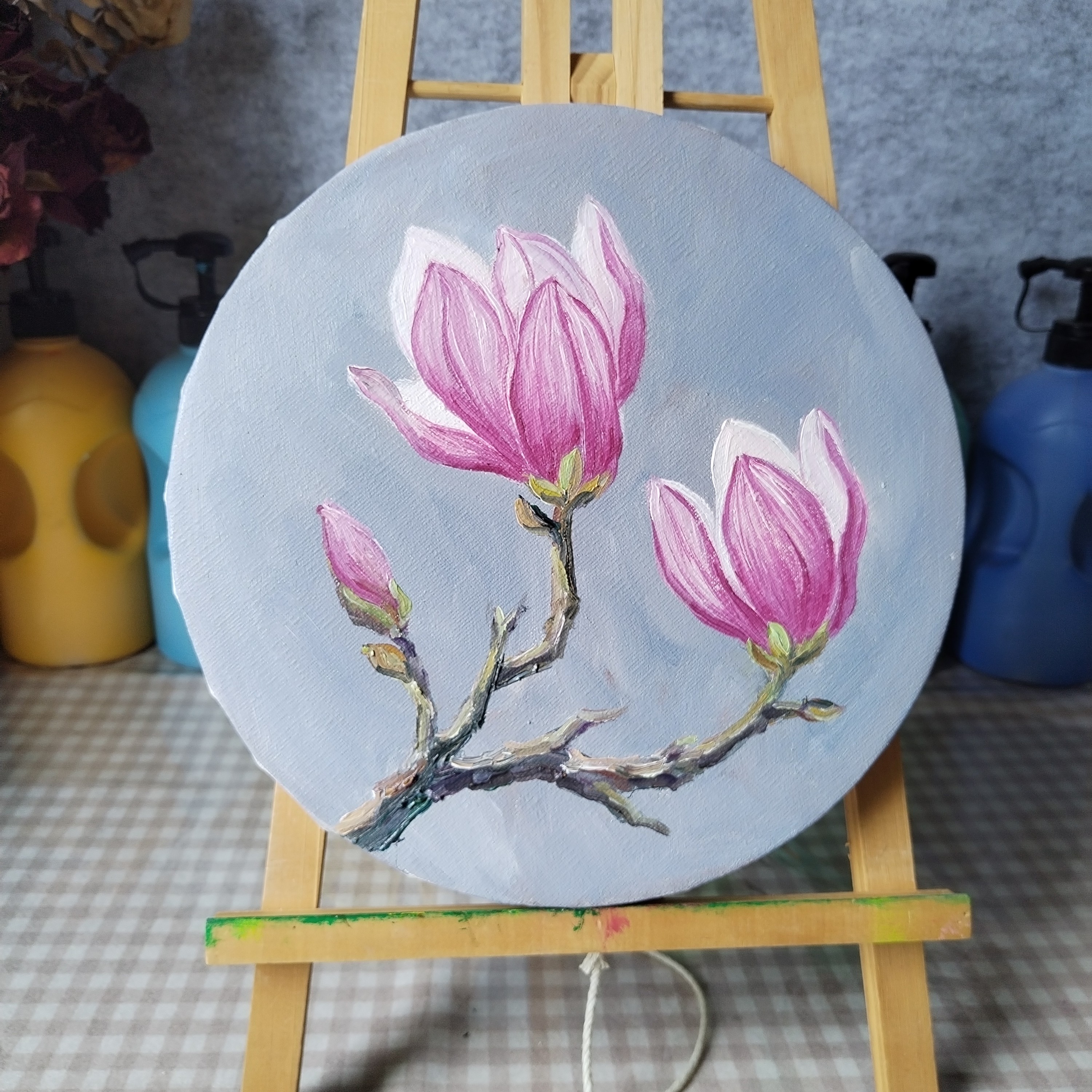 圆框搭配粉紫色玉兰花，油画，浪漫极致