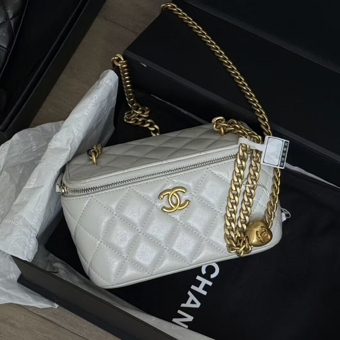 99新 Chanel/香奈儿 展会外场！灰色爱心金球长盒子包 