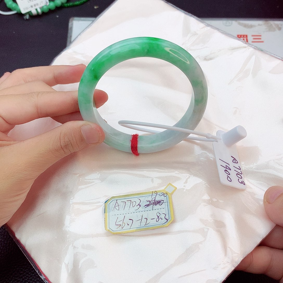 翡翠未镶嵌手镯翡翠