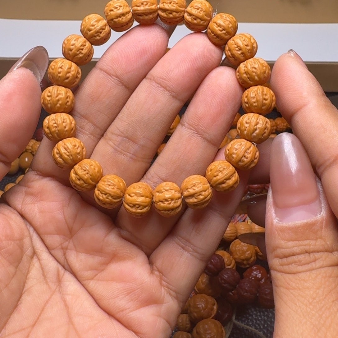 随***行桃核吊坠京八棱猴头