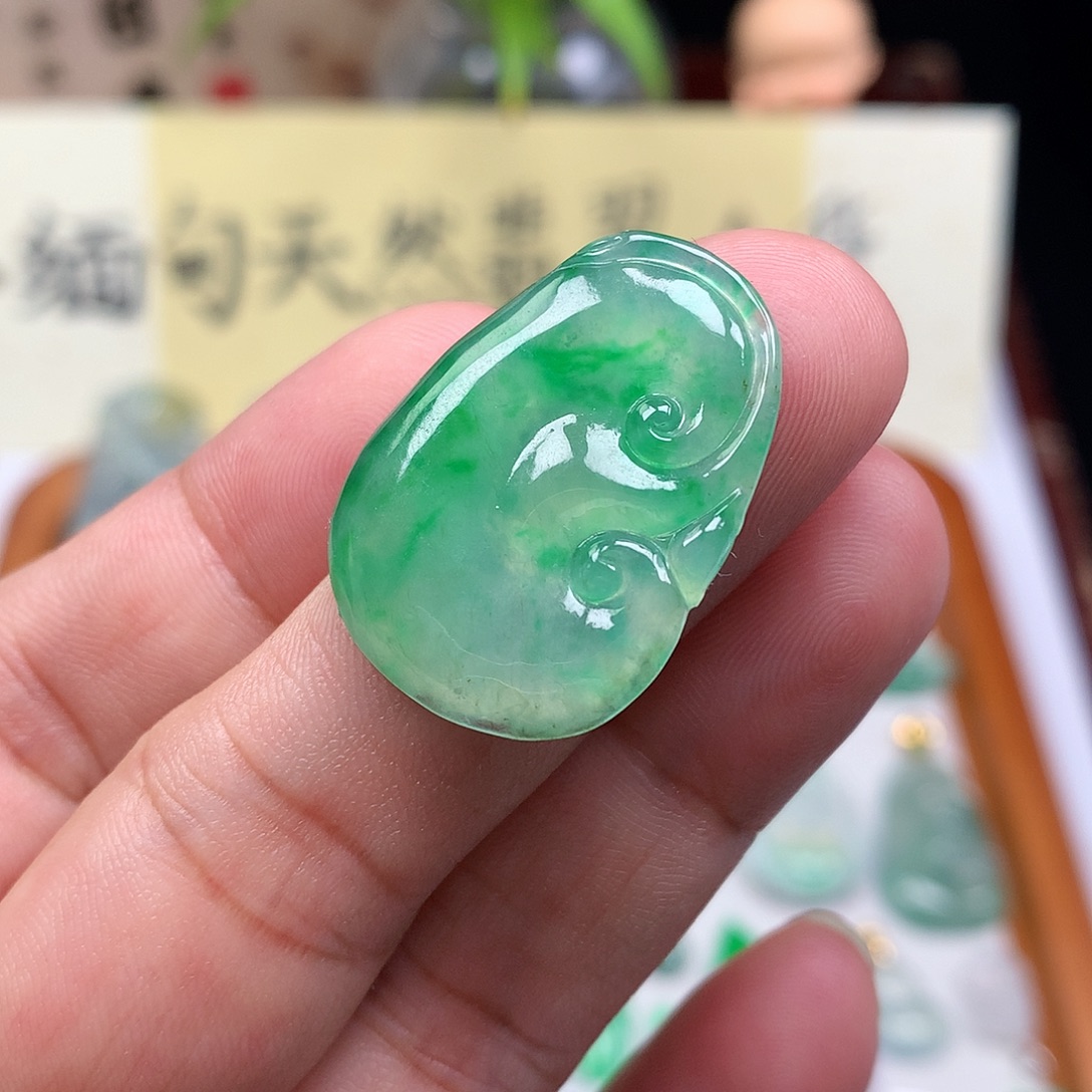 翡翠散珠缅甸天然A货翡翠阳绿如意