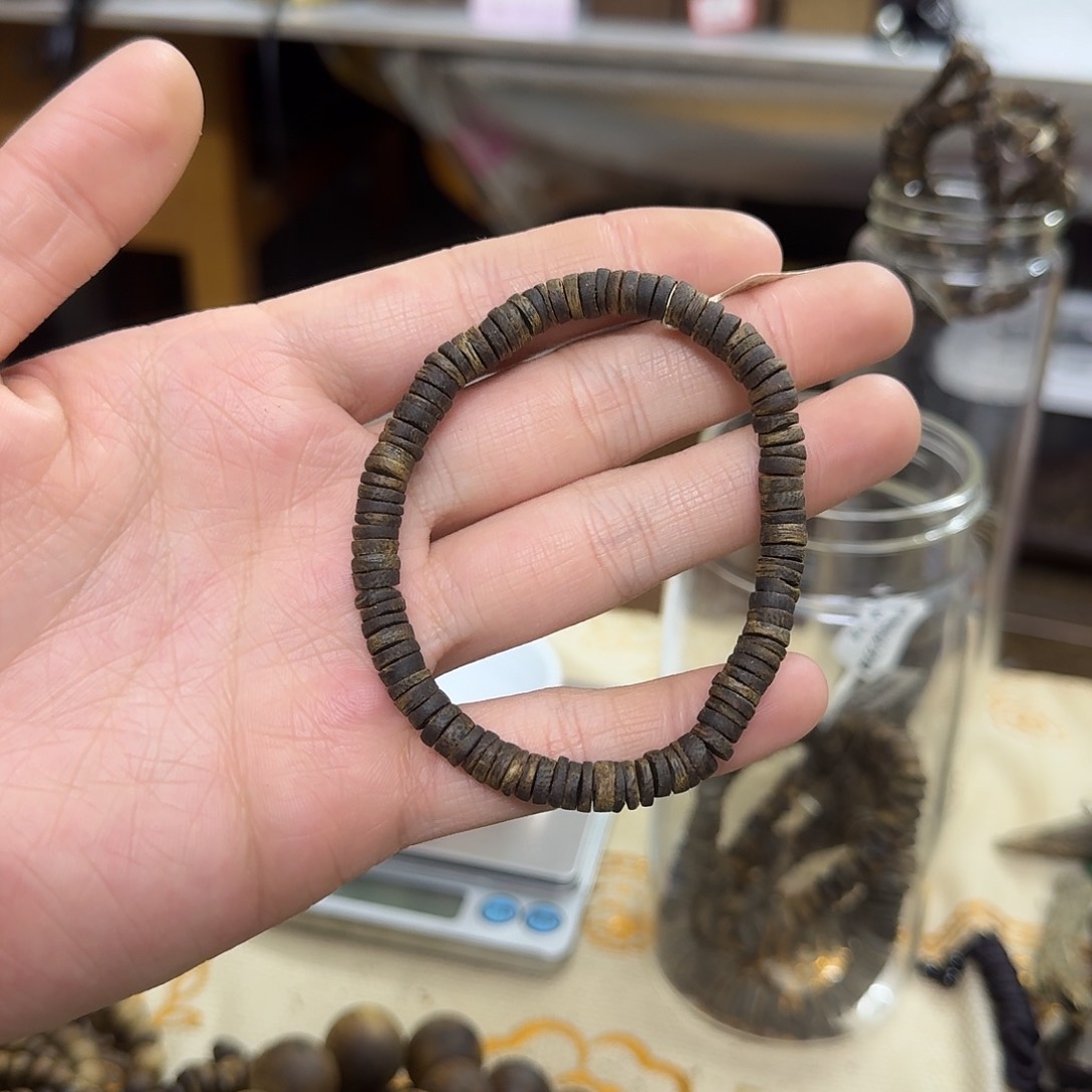 沉香木手串白棋沉水片珠单圈 0.6-5 克多样性发一