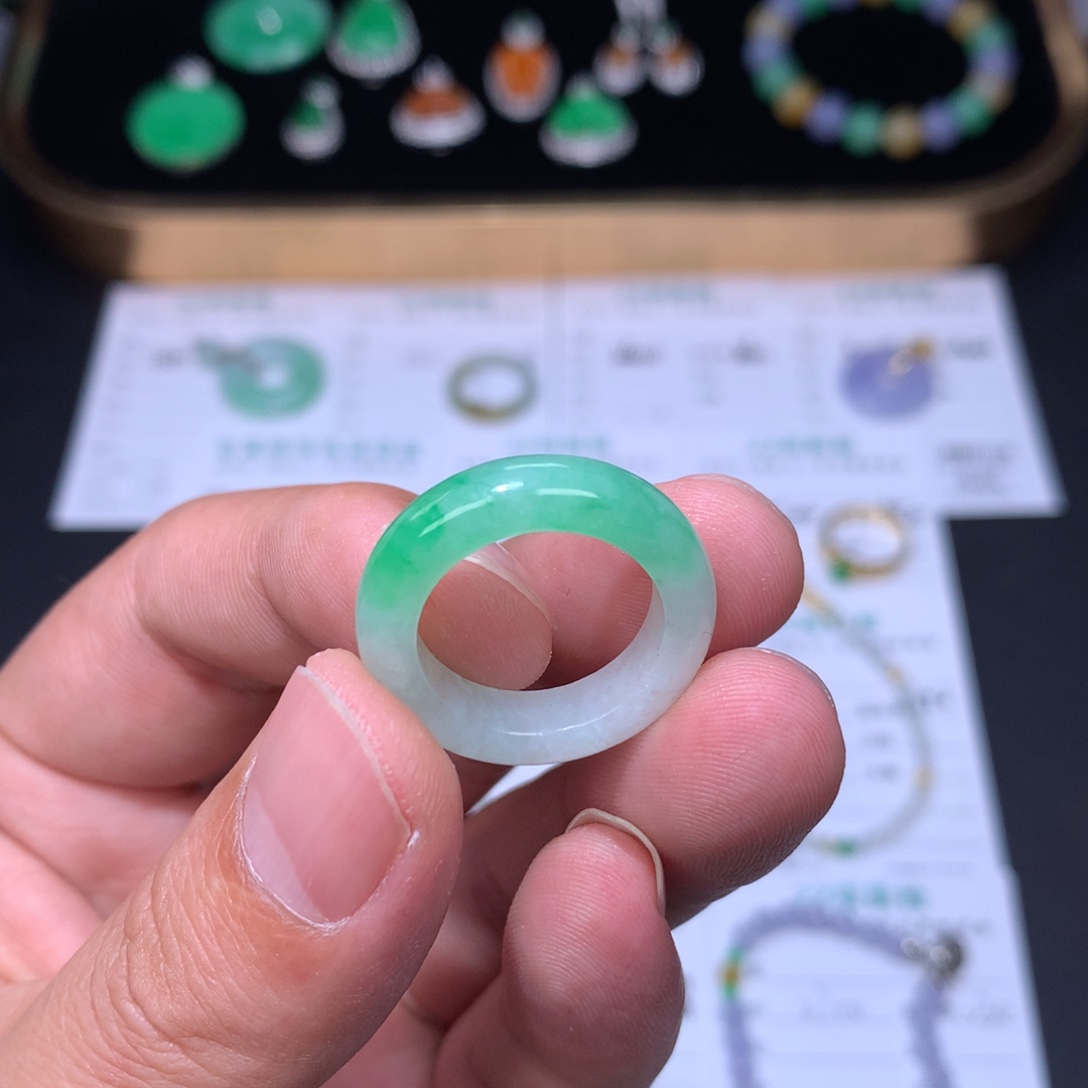 翡翠未镶嵌颈饰48小时鉴赏期退货不扣服务费