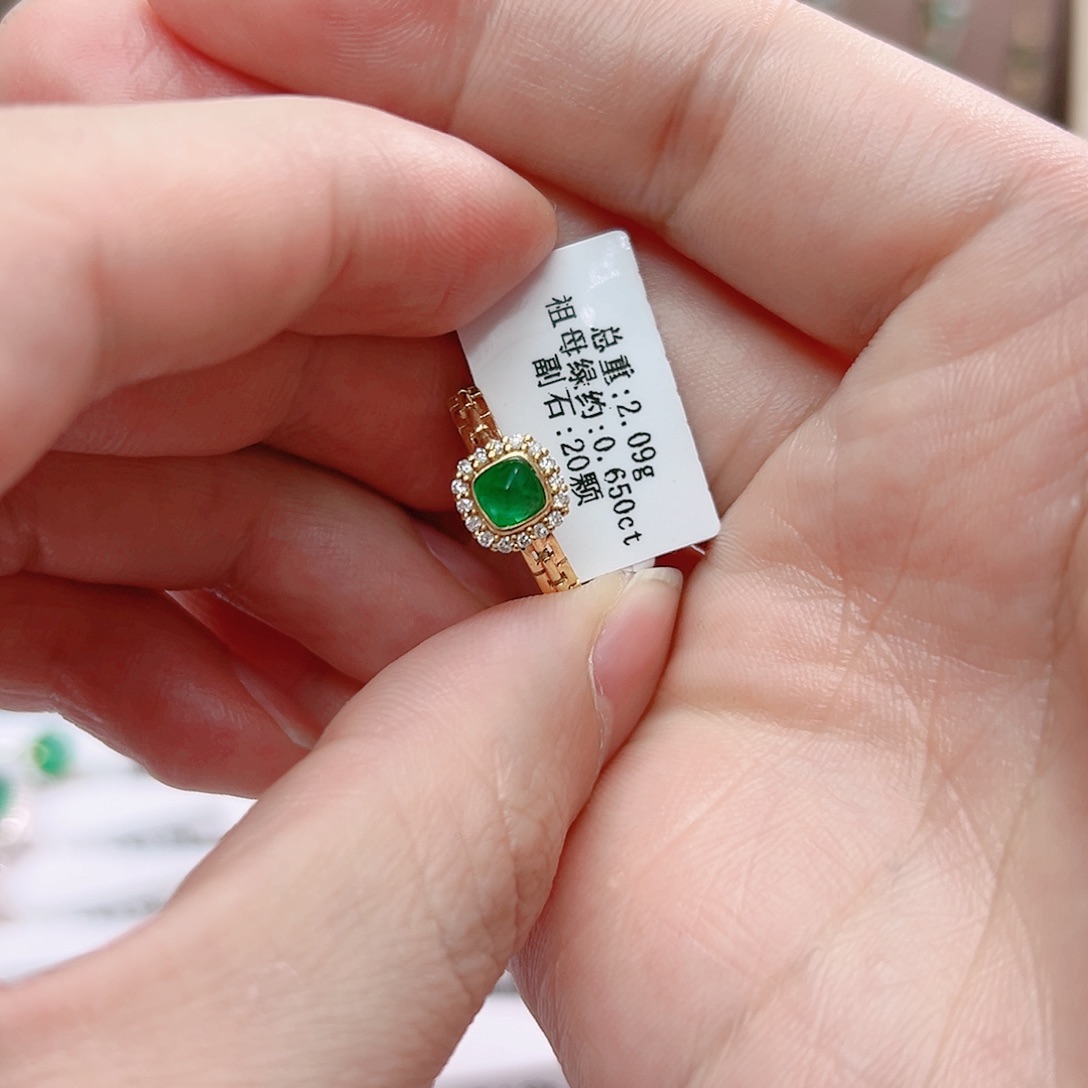 祖母绿戒指18K金镶嵌