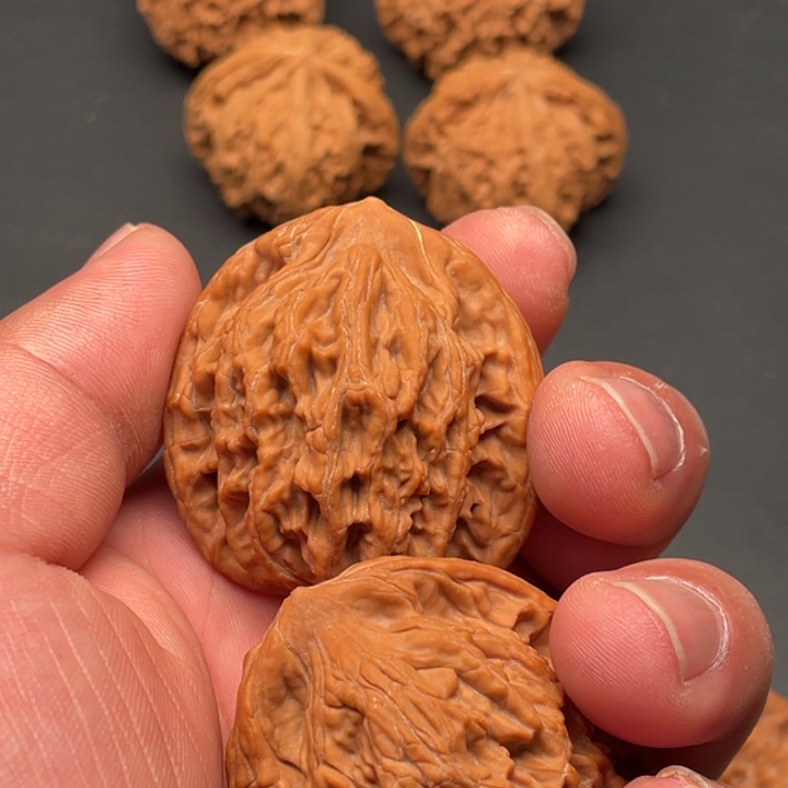 ****，核桃虎头42尺寸    