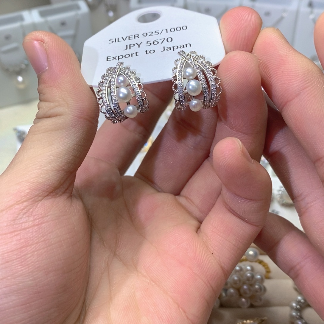 淡水珍珠银S925镶嵌耳坠