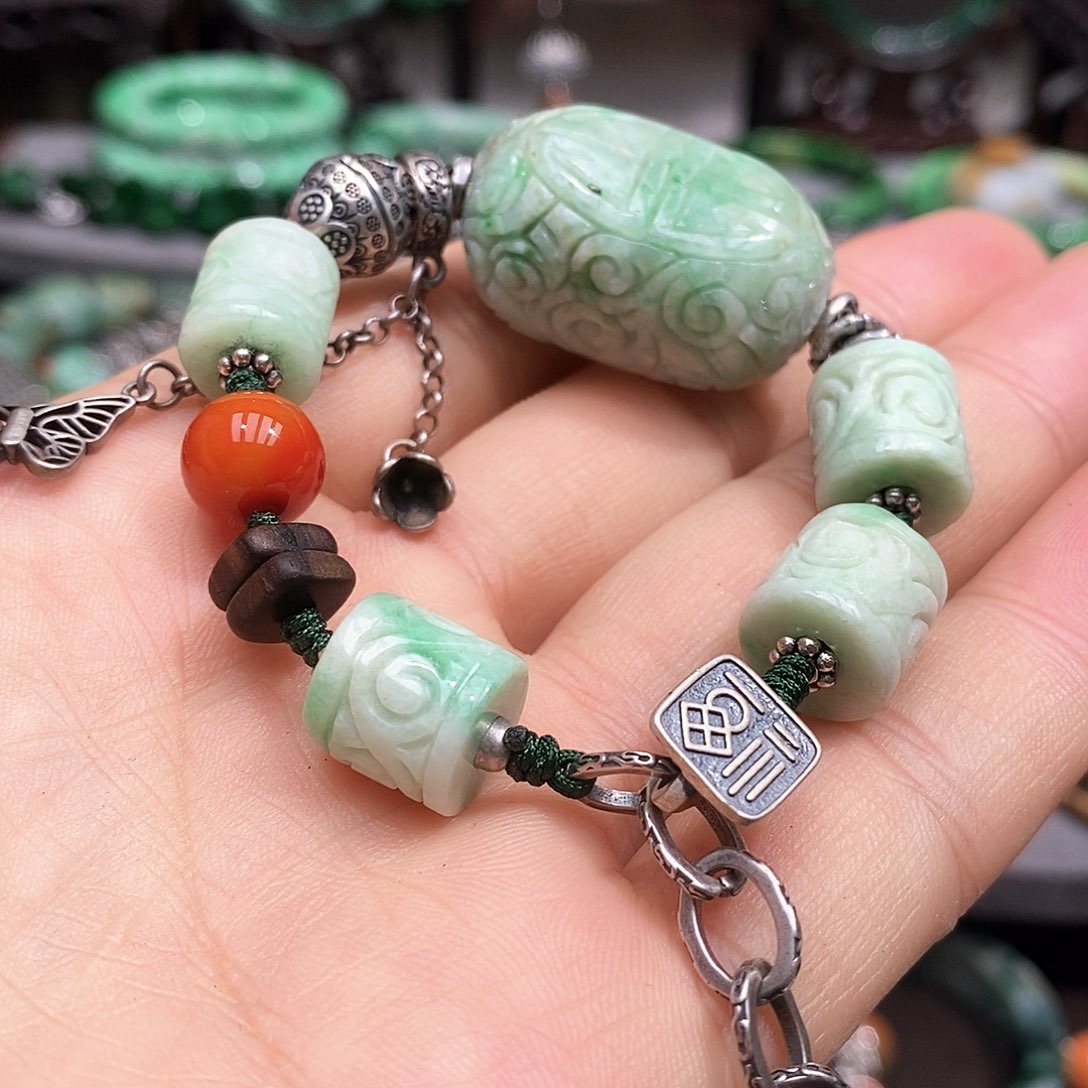 未镶嵌手链翡翠漂亮美眉也