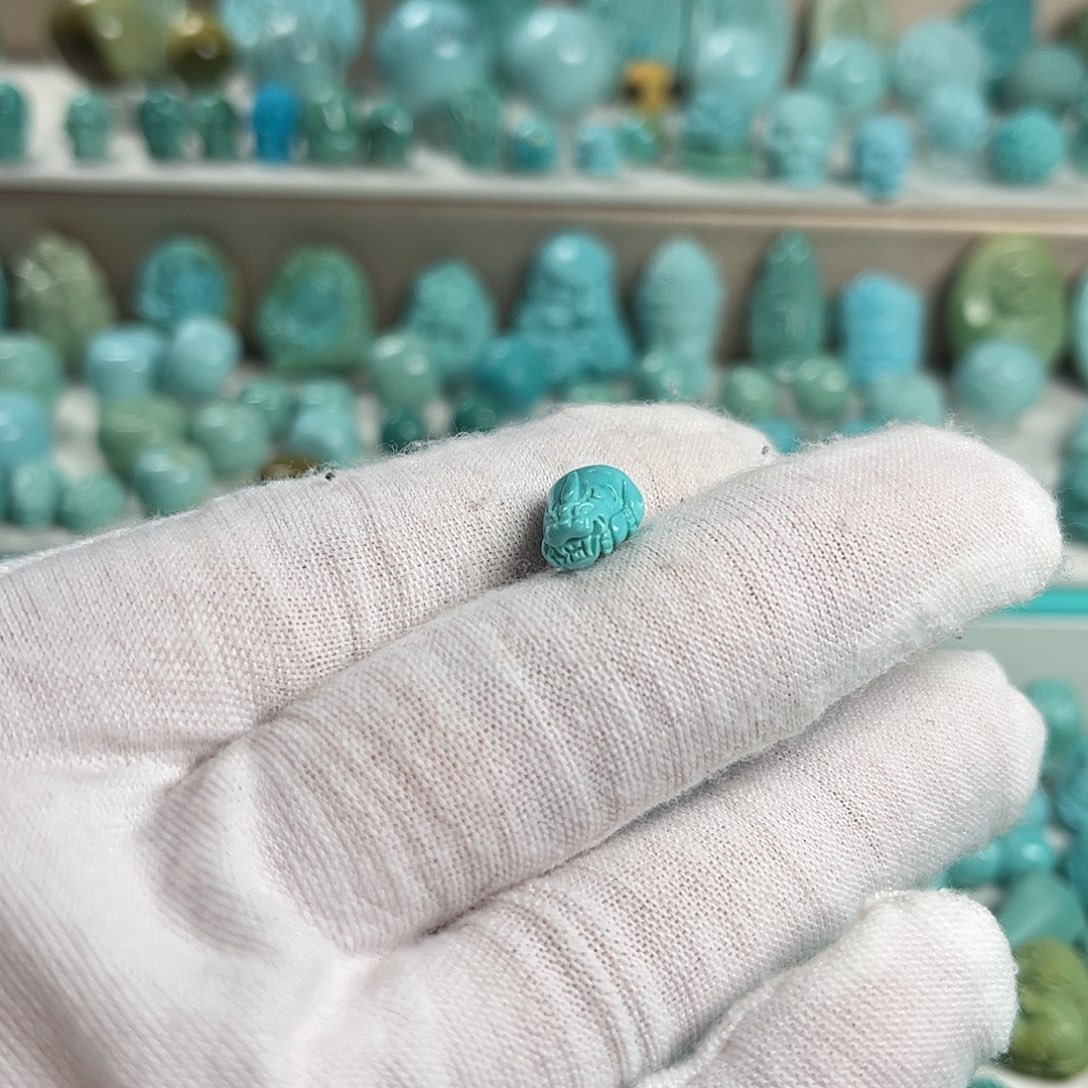 一***豚绿松石未镶嵌珠宝奇石