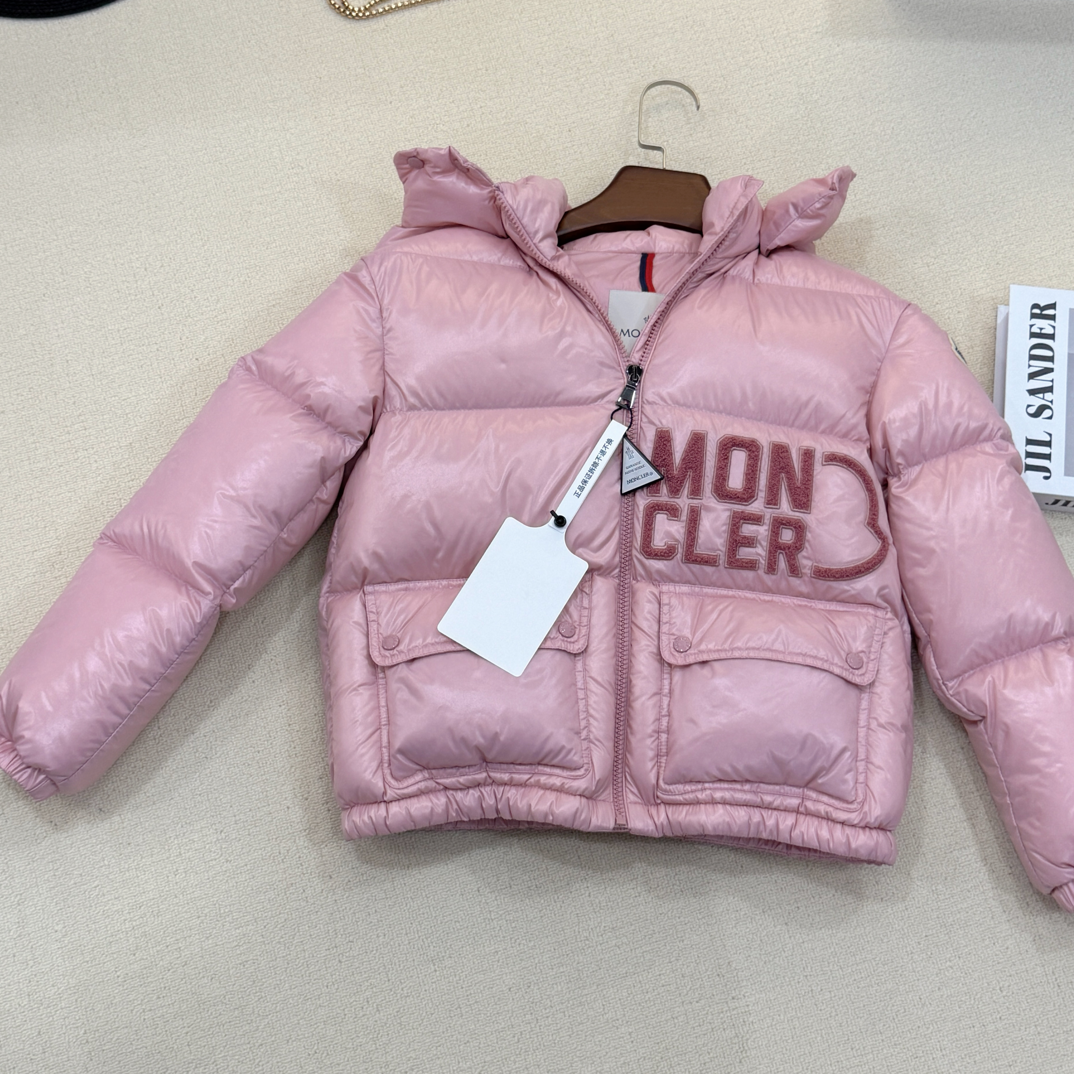 未使用 MONCLER 羽绒服连帽儿童款尺码10A/F1600109