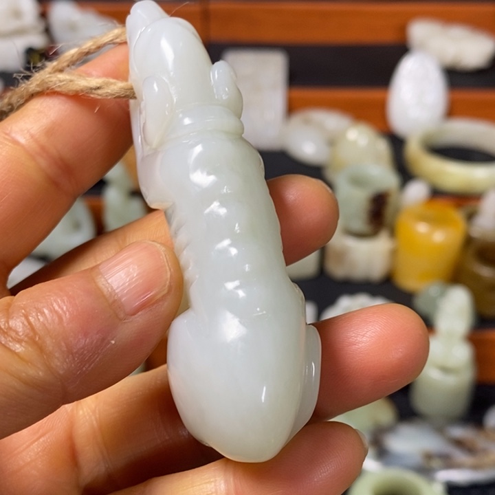 用***1和田玉（青玉）未镶嵌颈饰