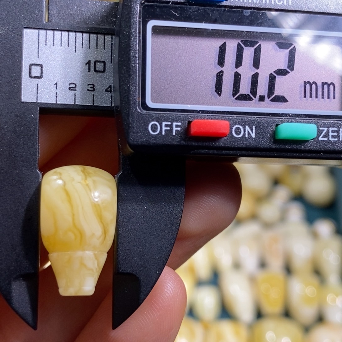 未镶嵌蜜蜡裸石微瑕