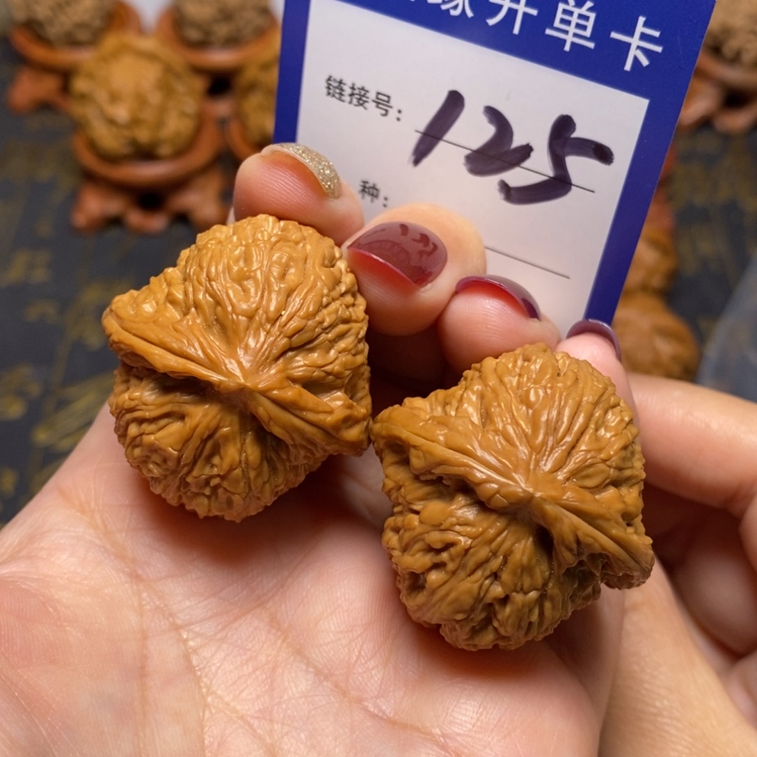 文玩核桃把件南疆石全品35。  125