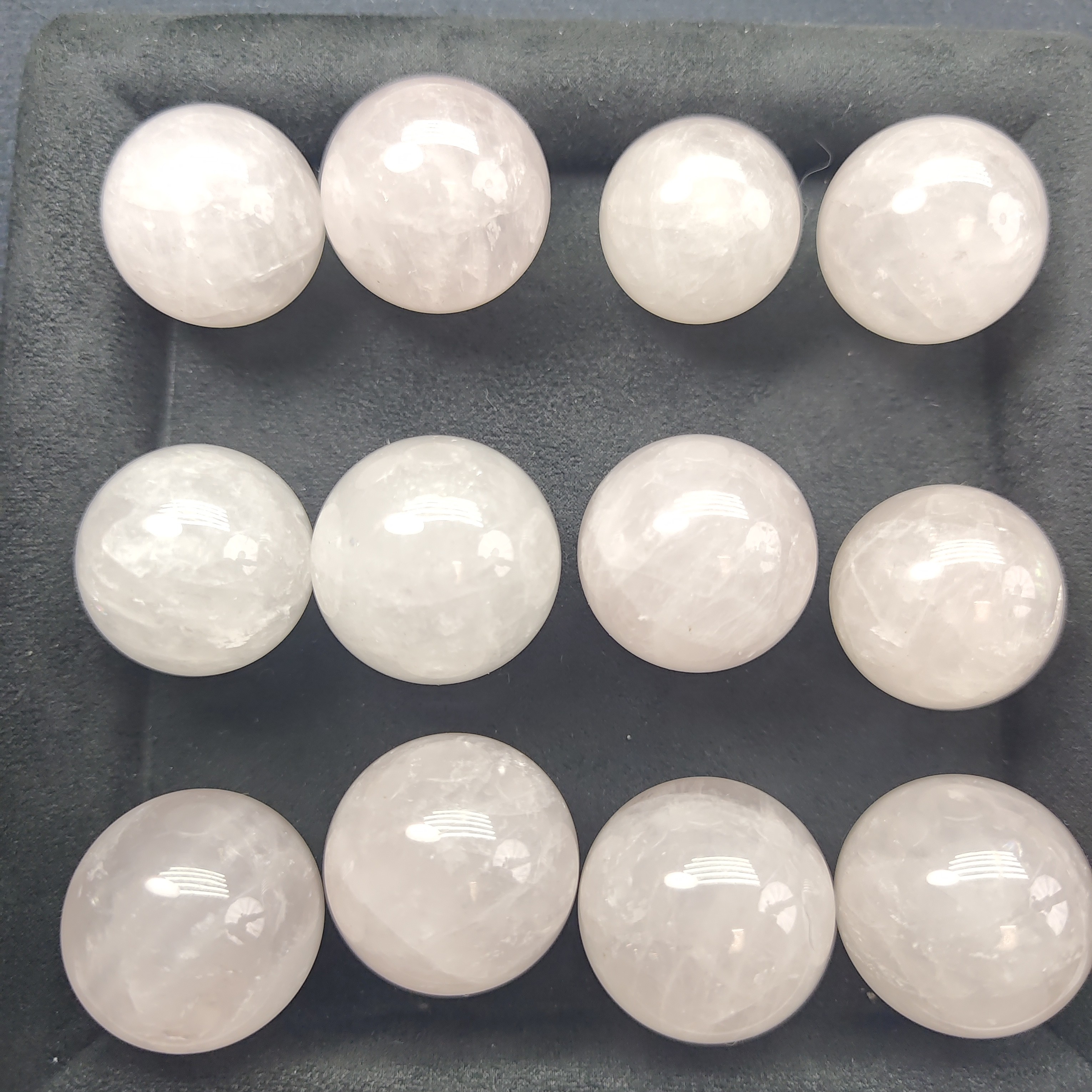 天然粉水晶小摆件卡2.6厘米左右发其一，天然的不完美谨慎购买