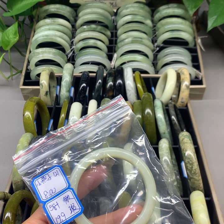 蛇纹石玉未镶嵌手镯121