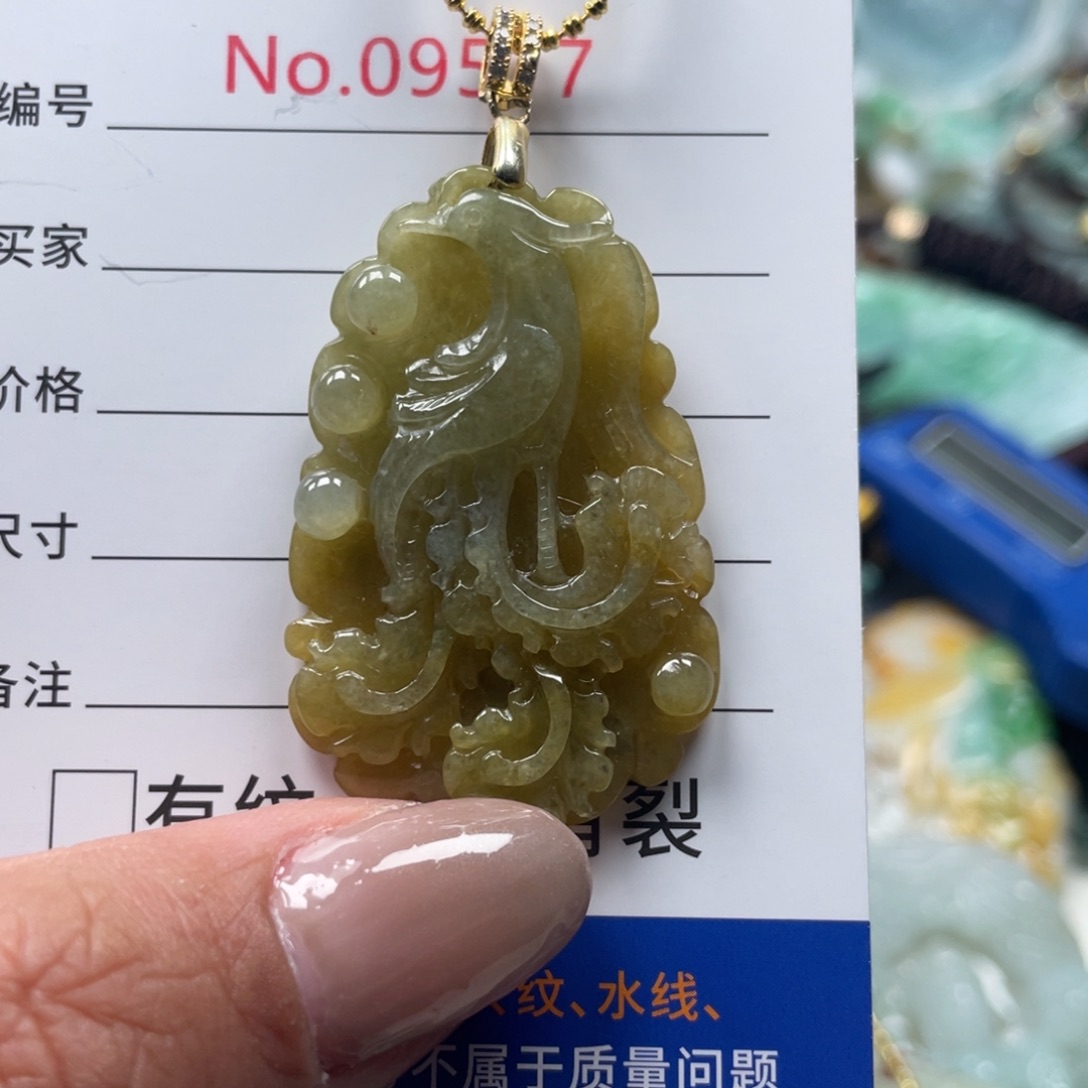 翡翠挂件未镶嵌山**晴