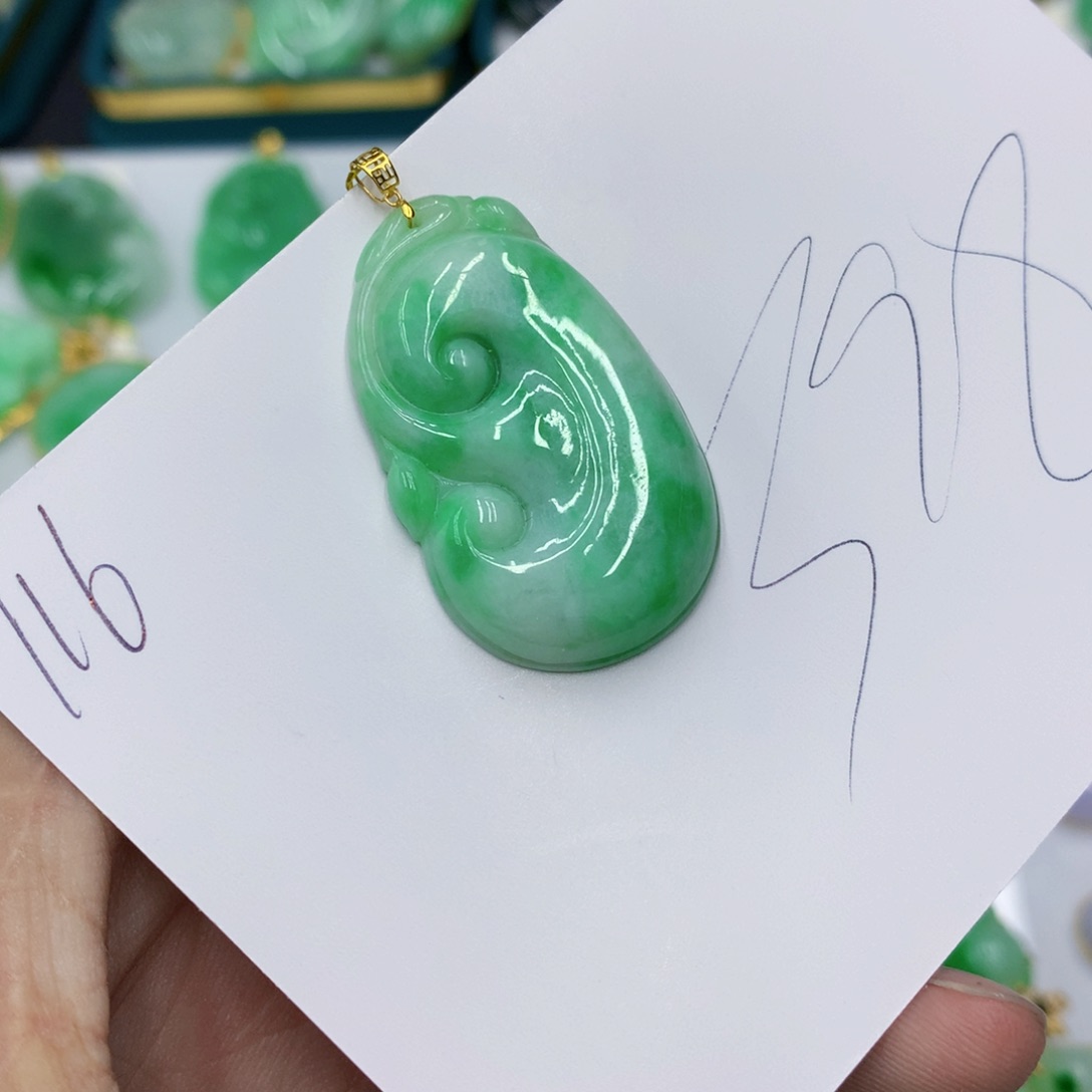 翡翠颈饰18K金镶嵌翡翠