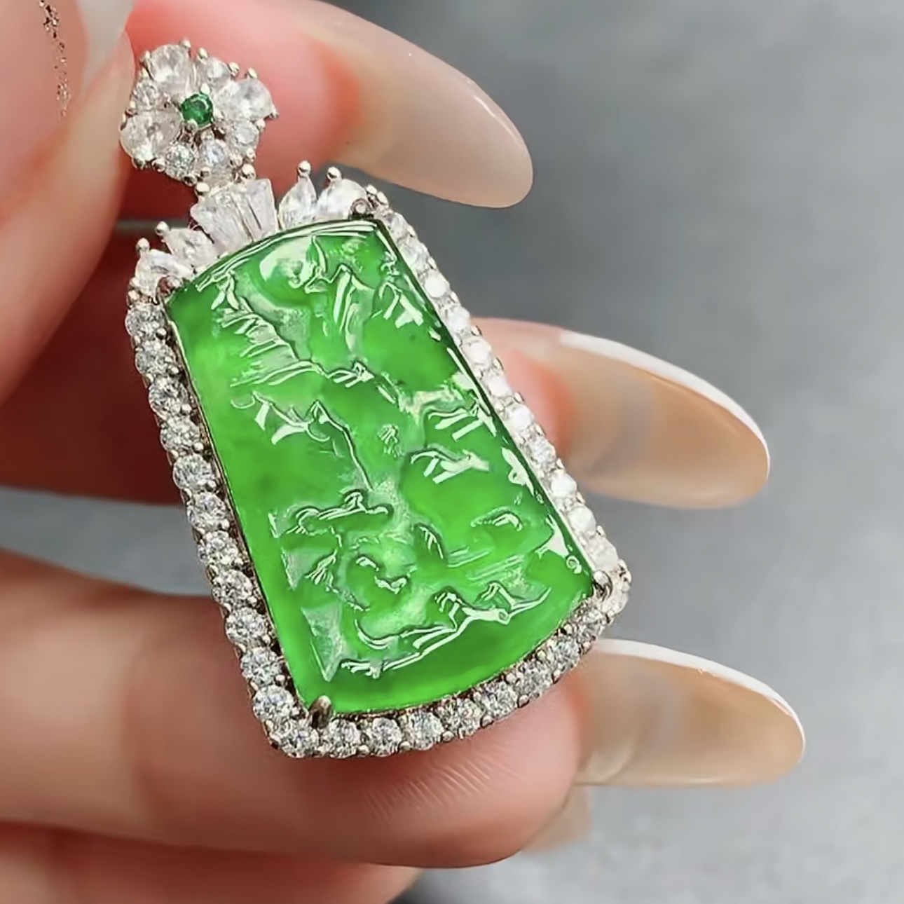 天然翡翠A货冰绿山水