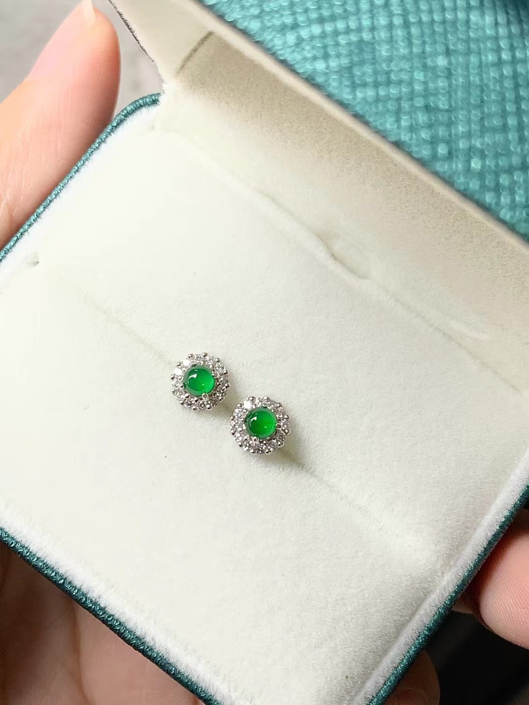 s925银镶天然A货翡翠绿蛋耳钉