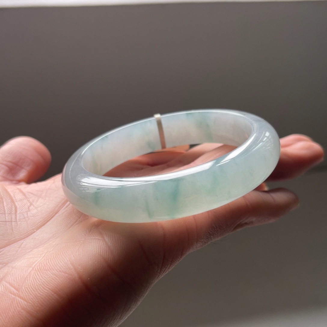 翡翠未镶嵌手镯56.7圈三天鉴赏期（有瑕）