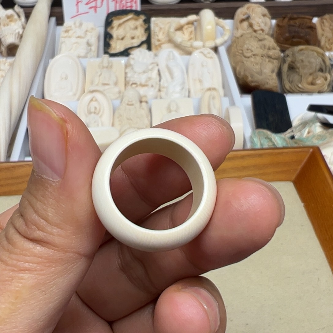 白玉菩提吊坠L****⁹猛犸