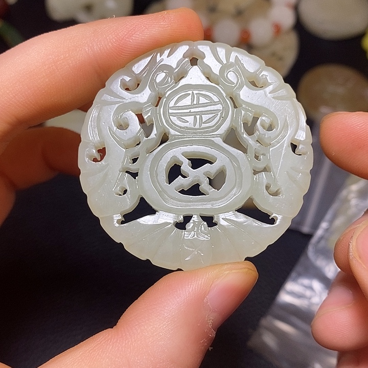 颈饰未镶嵌和田玉（糖玉）