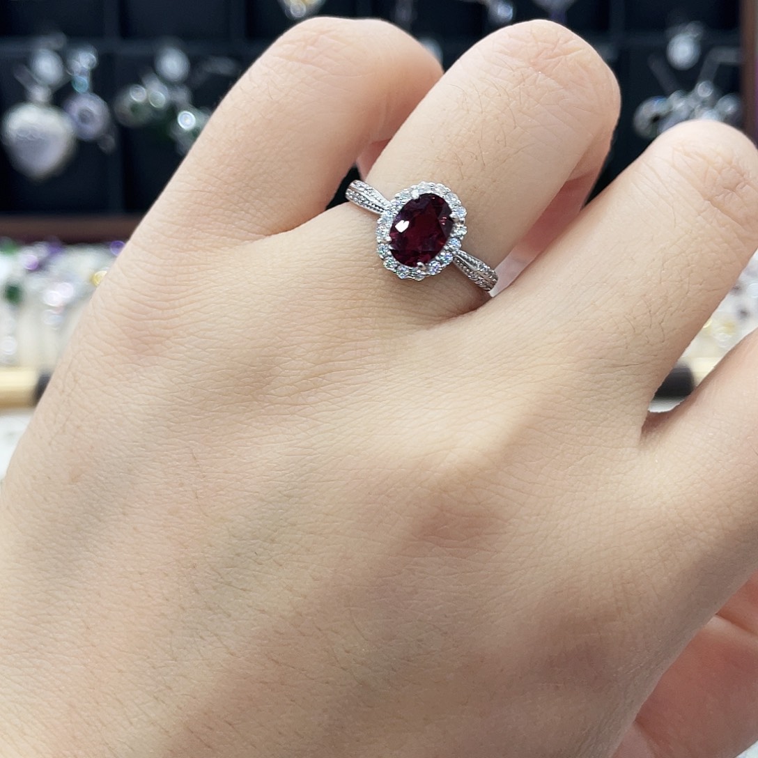 E***…银S925镶嵌石榴石戒指