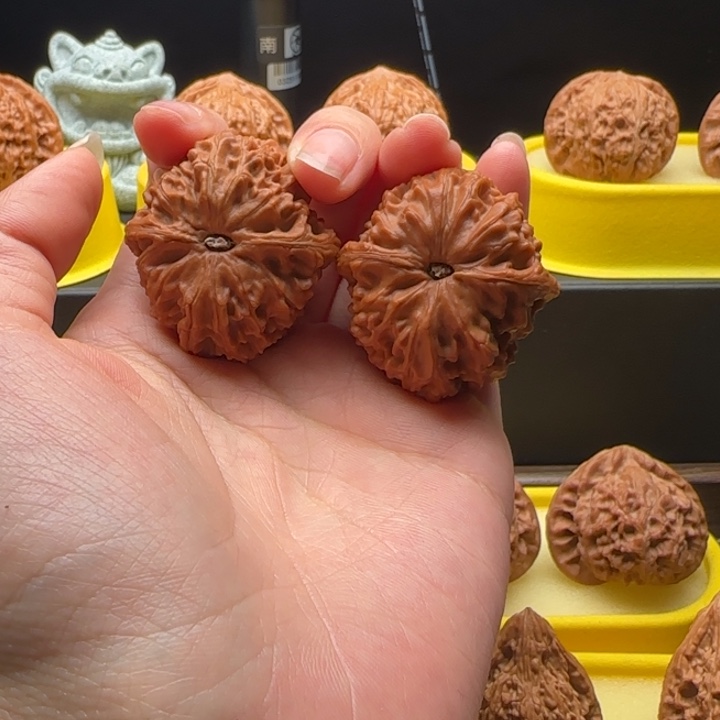 文玩核桃把件41玉枕元宝