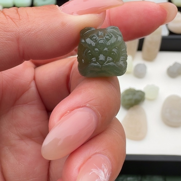 和田玉未镶嵌颈饰荣浩