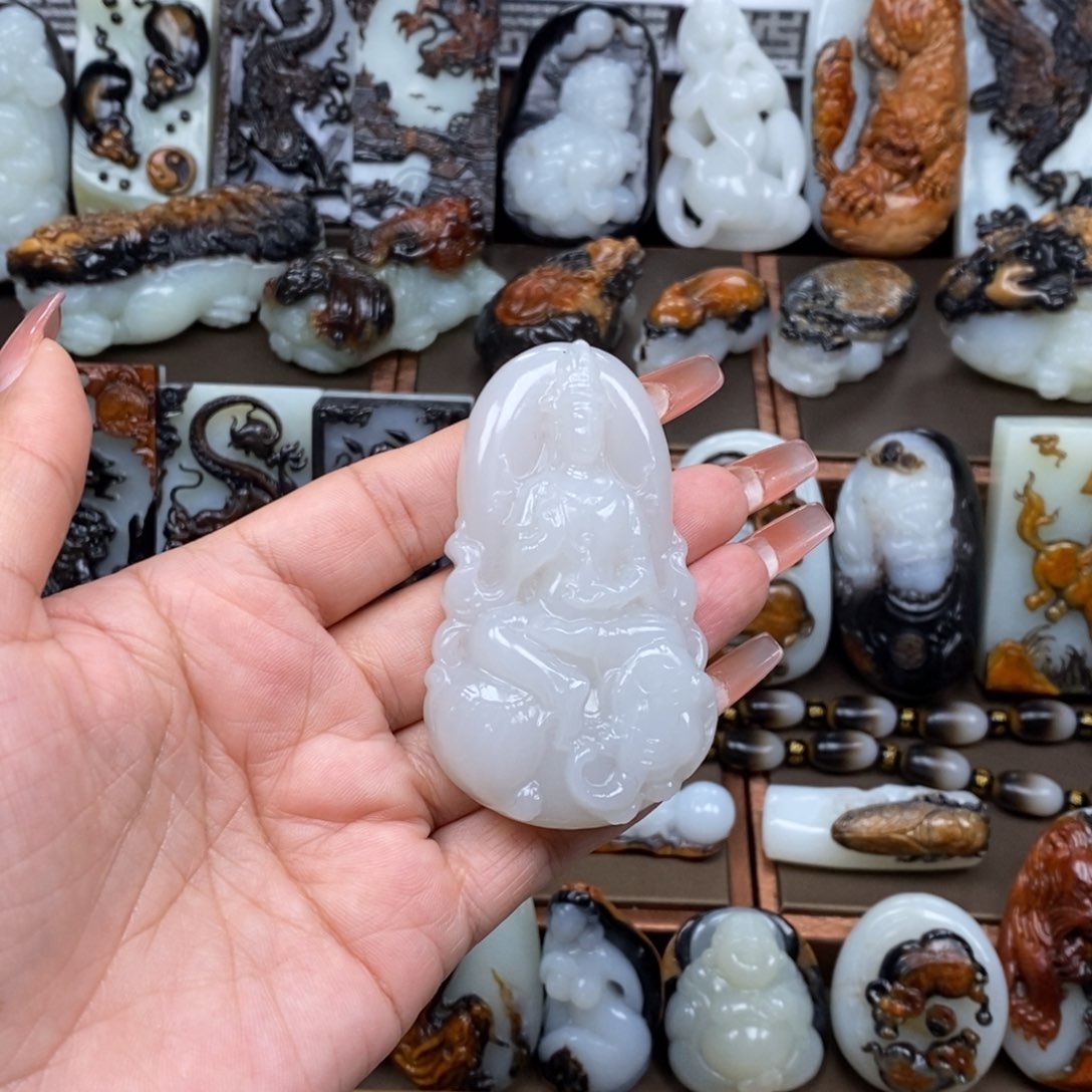 颈饰未镶嵌和田玉