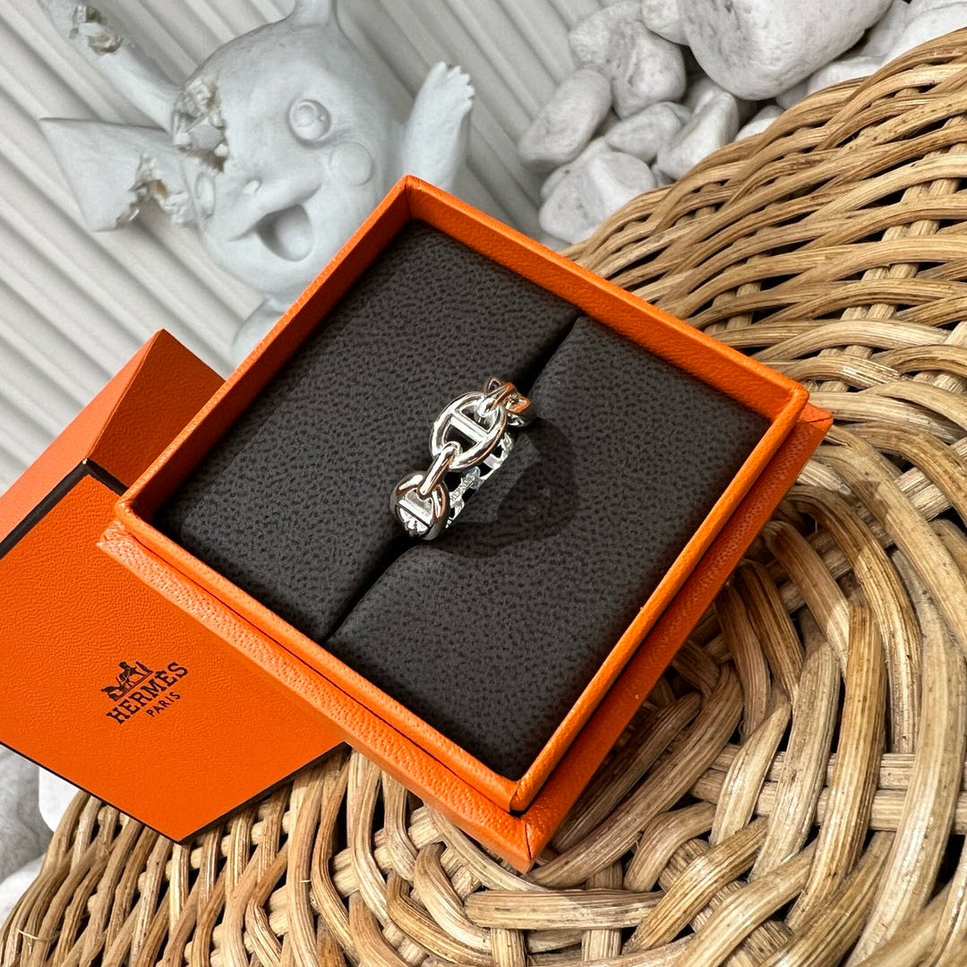 全新未使用 Hermes/爱马仕 S925银猪鼻子戒指   尺寸：51号 52号