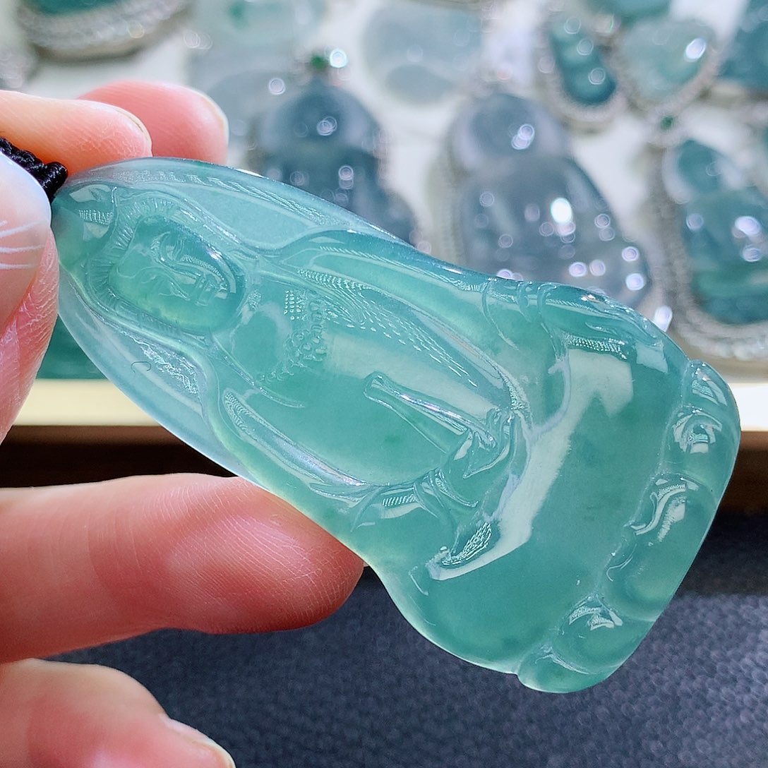 翡翠挂件未镶嵌翡翠