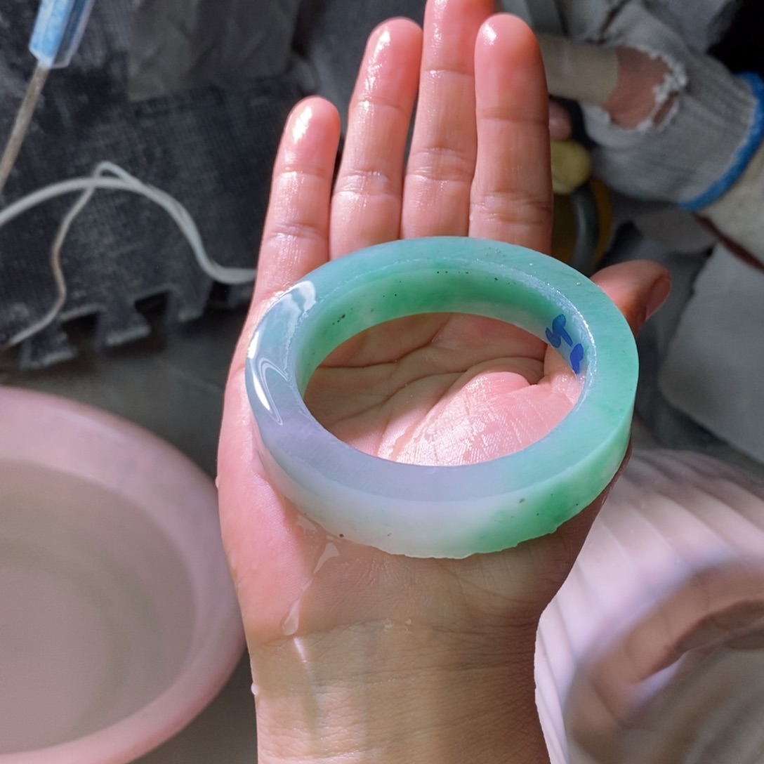 祺***境石英质玉（非洲翠）未镶嵌手镯定制