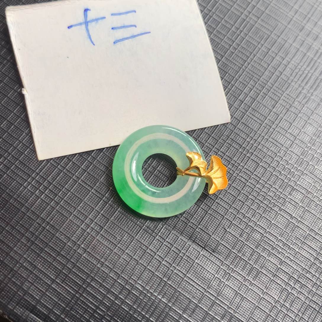 翡翠18K金镶嵌颈饰翡翠