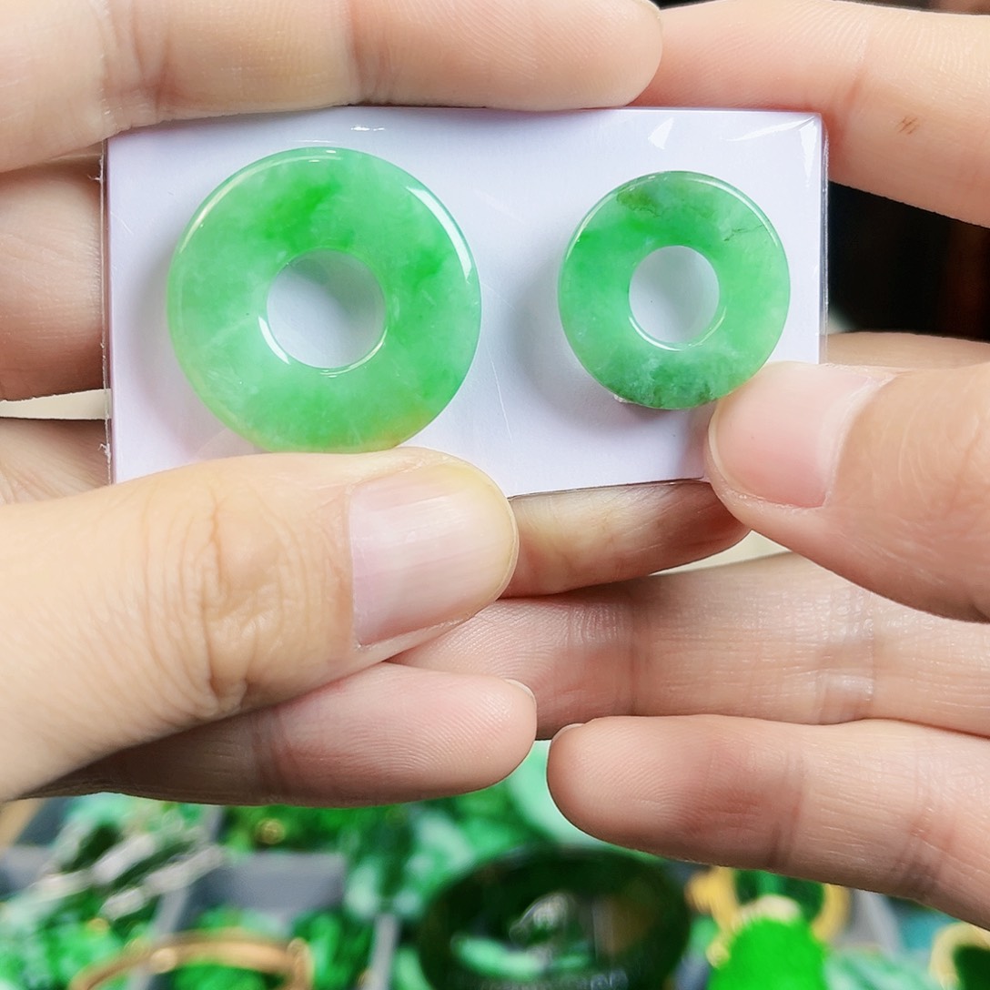 翡翠颈饰未镶嵌吊坠