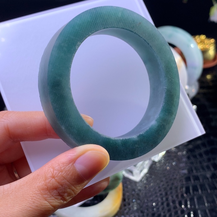 定制翡翠未镶嵌手镯