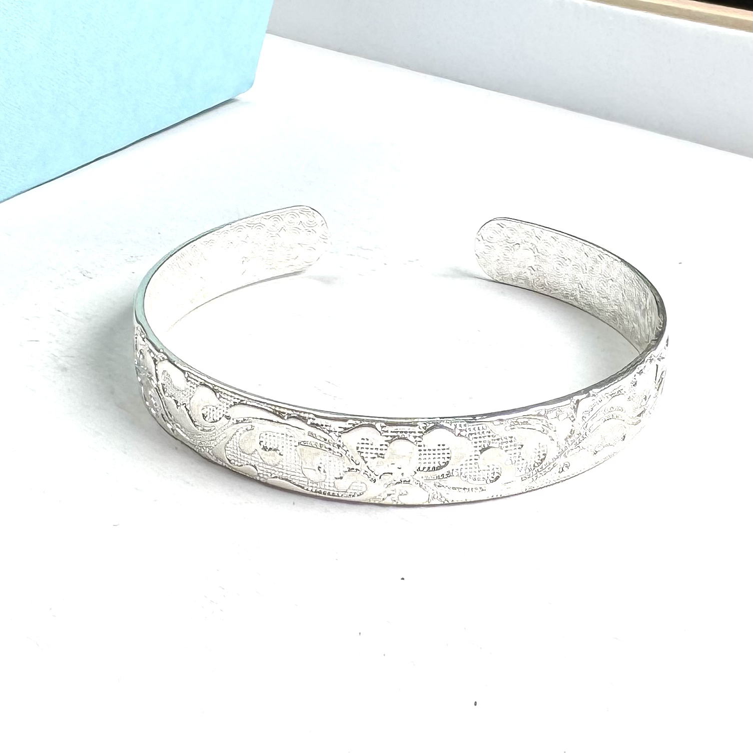 通体里外一致纯箔臻奢品t111时尚活口手镯